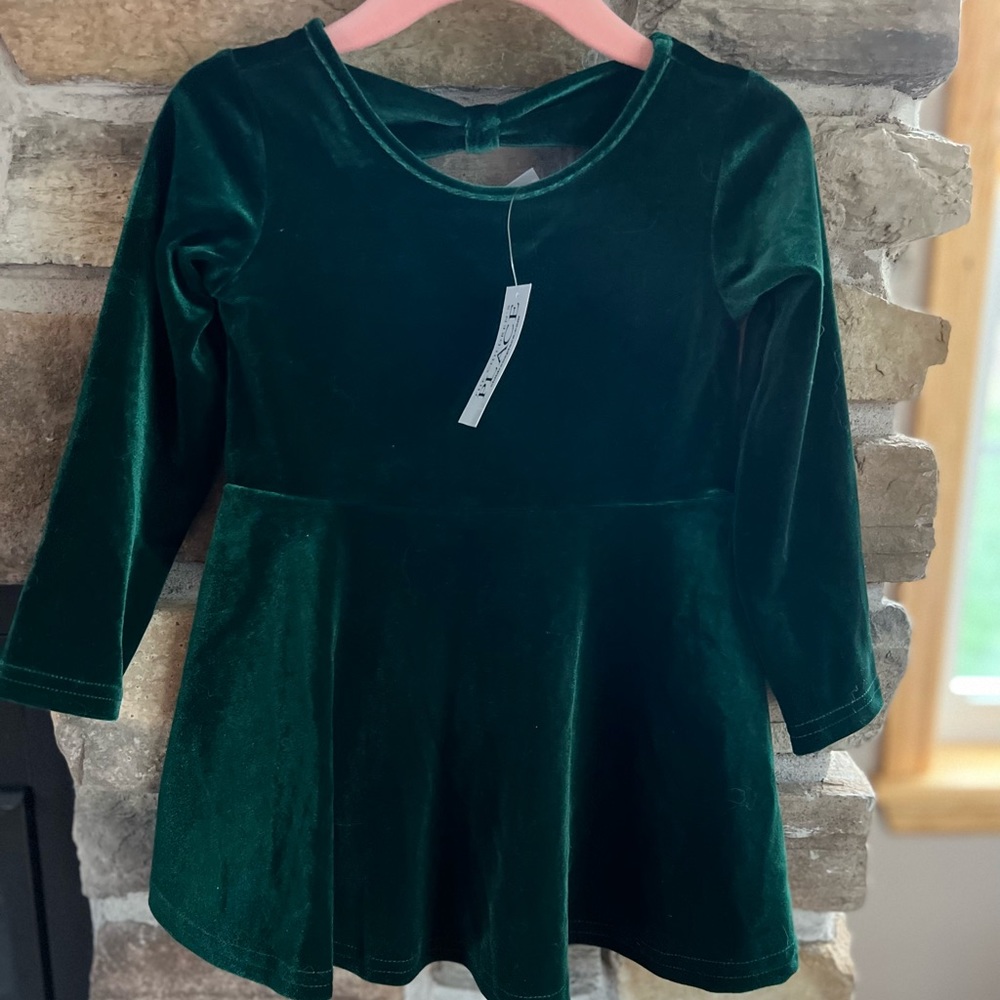 CHILDRENS PLACE green velvet dress (18-24 months)